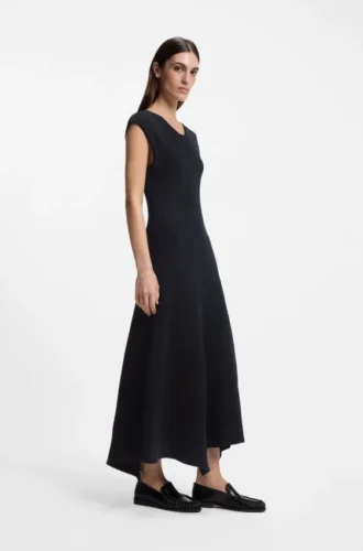 Kleid aus Bouclé-Garn in schmaler Passform