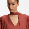 Kleid aus Crêpe-Georgette mit abnehmbarem Schal