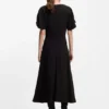 Kleid aus Crêpe mit Schlüssellochausschnitt