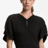 Kleid aus Crêpe mit Schlüssellochausschnitt