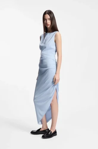 Kleid aus Krepp mit gerafftem, asymmetrischem Saum