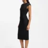 Kleid aus Stretchstoff mit Flügelärmeln