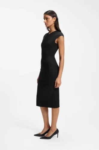 Kleid aus Stretchstoff mit Flügelärmeln