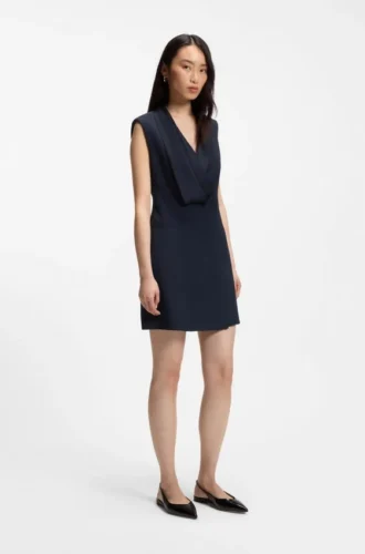 Kleid im Smoking-Stil mit drapiertem Revers