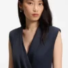 Kleid im Smoking-Stil mit drapiertem Revers