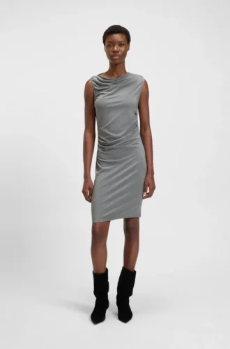 Kleid mit asymmetrischem Ausschnitt aus einer Baumwollmischung