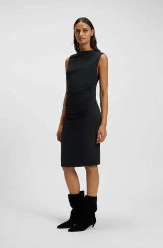 Kleid mit asymmetrischem Ausschnitt aus einer Baumwollmischung