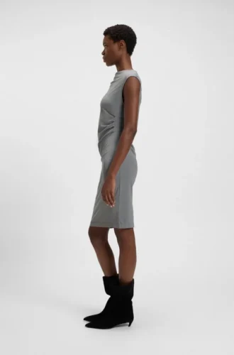 Kleid mit asymmetrischem Ausschnitt aus einer Baumwollmischung