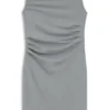 Kleid mit asymmetrischem Ausschnitt aus einer Baumwollmischung