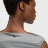 Kleid mit asymmetrischem Ausschnitt aus einer Baumwollmischung