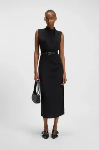 Kleid mit Drapierungsdetails und Stehkragen