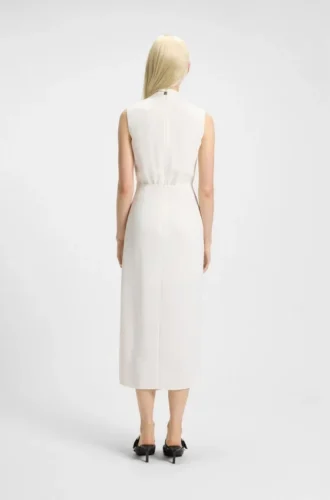 Kleid mit Drapierungsdetails und Stehkragen