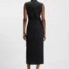 Kleid mit Drapierungsdetails und Stehkragen