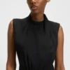 Kleid mit Drapierungsdetails und Stehkragen