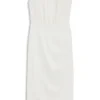 Kleid mit Drapierungsdetails und Stehkragen