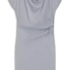 Kleid mit gerafften Details und drapiertem Ausschnitt