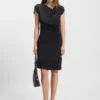 Kleid mit gerafften Details und drapiertem Ausschnitt