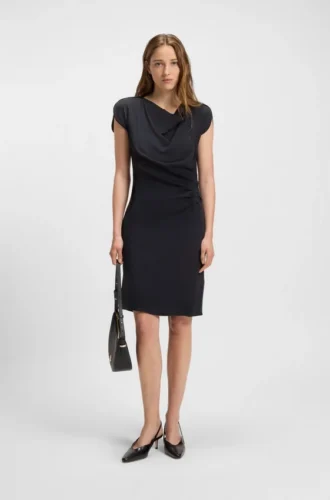 Kleid mit gerafften Details und drapiertem Ausschnitt