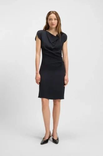 Kleid mit gerafften Details und drapiertem Ausschnitt
