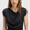 Kleid mit gerafften Details und drapiertem Ausschnitt
