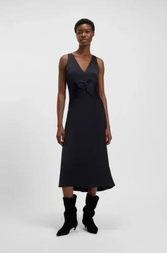Kleid mit geraffter Vorderseite aus Crinkle-Satin