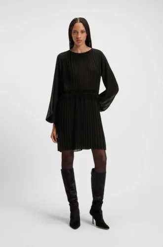 Kleid mit gesmoktem Bund und Plisseefalten