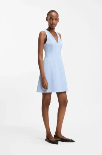 Kleid mit V-Ausschnitt und Nahtdetails