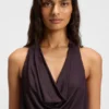 Kleid mit Wasserfallausschnitt und Metallverzierung am Rücken