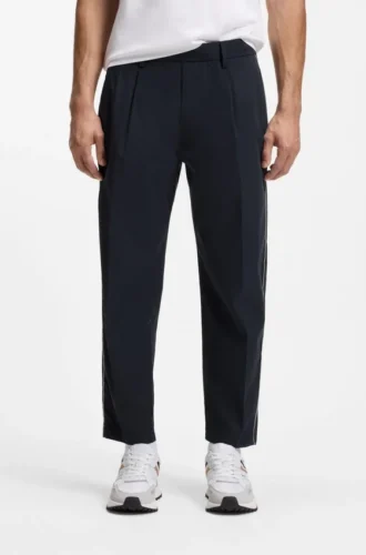 Konisch zulaufende Hose mit wasserabweisender Ausrüstung