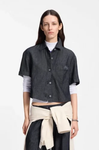 Kurz geschnittene Bluse in lockerer Passform aus leichtem Denim