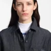 Kurz geschnittene Bluse in lockerer Passform aus leichtem Denim