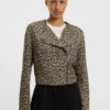 Kurze Bikerjacke mit Leoparden-Jacquard