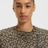 Kurze Bikerjacke mit Leoparden-Jacquard