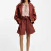 Kurze Trenchcoat-Jacke mit Gürtel