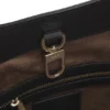 Leder-Beuteltasche mit metallischem Logo-Schriftzug