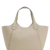 Leder-Tote-Bag mit metallischem Logo-Schriftzug