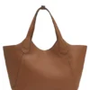 Leder-Tote-Bag mit metallischem Logo-Schriftzug