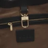 Leder-Tote-Bag mit metallischem Logo-Schriftzug