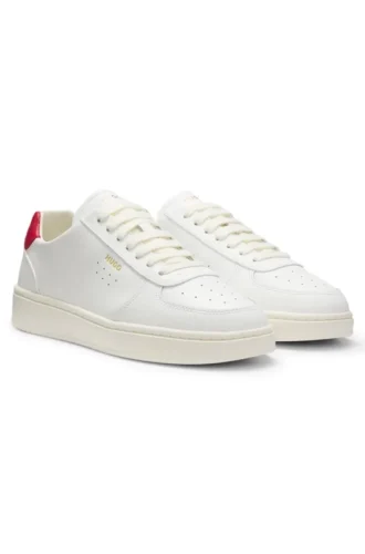 Ledersneaker mit goldfarbenem Logo