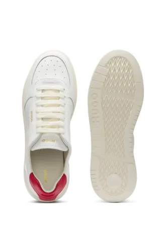 Ledersneaker mit goldfarbenem Logo
