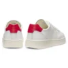Ledersneaker mit goldfarbenem Logo