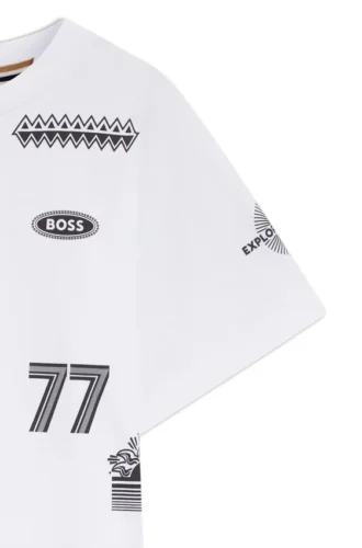 Locker sitzendes Baumwoll-T-Shirt für Kinder mit aufgedruckten Emblemen