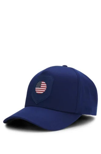 Logo-Cap aus glänzendem Twill mit Abzeichen in Nationalfarben