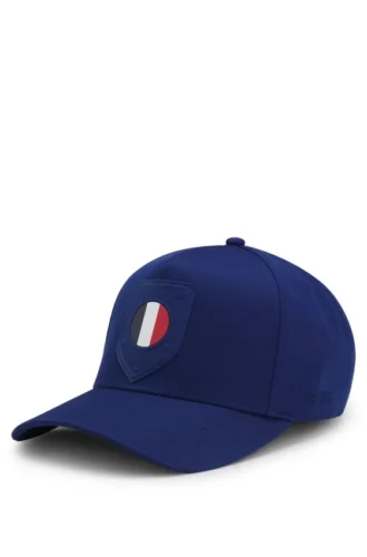 Logo-Cap aus glänzendem Twill mit Abzeichen in Nationalfarben