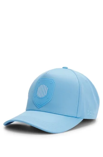 Logo-Cap aus glänzendem Twill mit Abzeichen in Nationalfarben