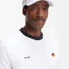 Logo-Cap aus glänzendem Twill mit Abzeichen in Nationalfarben Logo-Cap aus glänzendem Twill mit Abzeichen in Nationalfarben