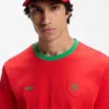 Logo-Cap aus glänzendem Twill mit Abzeichen in Nationalfarben Logo-Cap aus glänzendem Twill mit Abzeichen in Nationalfarben