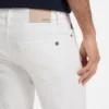 Maine-Jeans in Regular-Fit aus weißem Soft-Motion-Denim