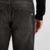 Maine – schwarze Jeans in Regular-Fit aus Denim mit mechanischem Stretch
