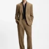Modern geschnittener Anzug aus Performance-Stretch-Twill